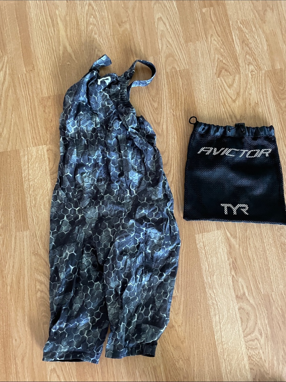 TYR avictor full back kneeskin 26